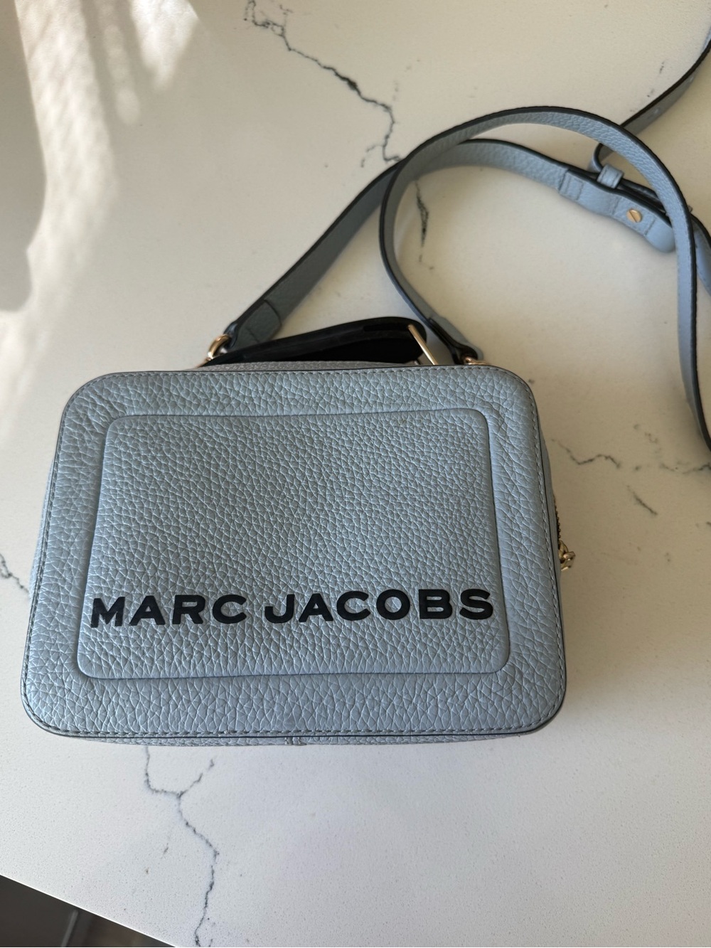 Marc Jacobs Grey Leather Crossbody Bag with Black Logo - Picture 2 of 7